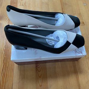 NEW -TINA CUS-SIZE 9 SHOES
